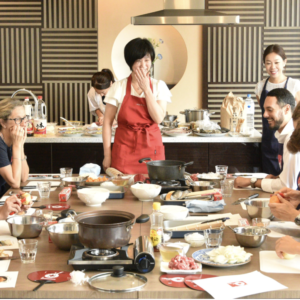 Clase de sushi con chef japonés en Tokyo